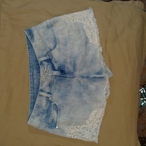 Maurices stretch shorts Size 3/4